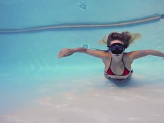 美女, デカパイ, ブロンド, 指いじり, 公共, 一人, オッパイの, 水中