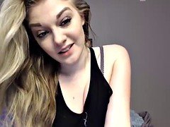 Sexy girl rubs and fingers pussy on cam