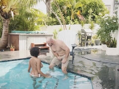 Kont, Grote mammen, Bruinharig, Rondborstig, Diep in de keel, Interraciaal, Tepels, Orgasme