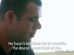 Vollbusig, Spermaladung, Handjob, Küssen, Reif, Orgasmus, Ablutschen, Tätowierung