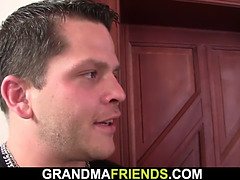 Blasen, Geile alte tussi, Kehlenfick, Masturbation, Reif, Party, Stiefmutter, Flotter dreier