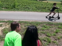 Grote mammen, Bruinharig, Stel, Hd, Likken, Rijpe lesbienne, Buiten, Trio