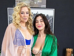 Поза 69, Большая жопа, Лесбиянка, Лизание, Белье, Мастурбация, Стриптизерша, Сиськи