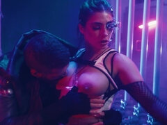 Gros seins, Brunette brune, Tir de sperme, Fille latino, Léchez, Piercing, Fessée, Nénés