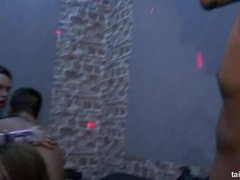 Брюнетки, Секс без цензуры, Межрасовый секс, Лизание, Оргии, Вечеринка, Свингеры, Влажная