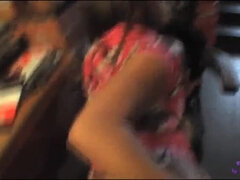 18 jahre, Leie, Arsch, Grosser arsch, Braunhaarige, Fetisch, Öffentlich, Eng