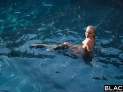 69 negenenzestig, Grote mammen, Pijpbeurt, Diep in de keel, Lul, 1 man 2 vrouwen, Reusachtig, Likken