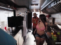 Kont, Lieveling, Grote kont, Grote lul, Pijpbeurt, Kut duiken, Tieten likken, Slet