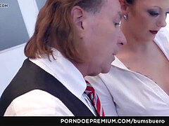 arses BUERO - German secretary likes gargling boss