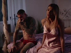 Tussi, Grosser schwanz, Blondine, Betrug, Pornostars, Realität, Rau, Tätowierung