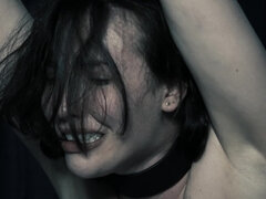 Bondage domination sadisme masochisme, Brunette brune, Nue  à poil, Naturelle, Nénés