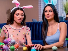 Dormitorio, Penetracion con dedos, Lamidas, Lencería, Tetas naturales, Afeitado, Estriptis, Tetas