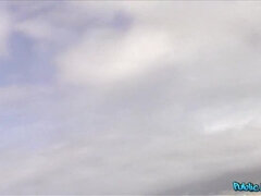 Sucer une bite, Voiture, Éjaculation interne, En levrette, Fille latino, Pov, Public, Chatte