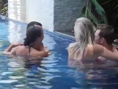 Tetas grandes, Rubia, Pareja, Indio, Maduro, Afeitado, Intercambio de parejas, Trio