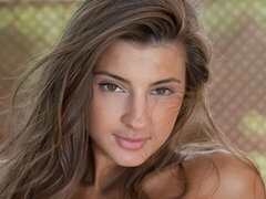 Amateur, Brunette brune, Doigter, Masturbation, Chatte, Rasée, Dénudage, Adolescente