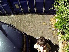 Braunhaarige, Uniform