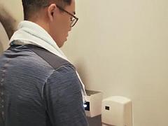 Asiático, Mamada, Penetracion con dedos, Gimnasio, Sexo duro, Maduro, Ducha, Solo