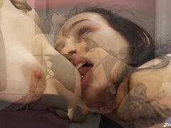 Braunhaarige, Küssen, Lesbisch, Tätowierung