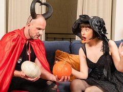 18 jaar, Grote kont, Grote lul, Hondjeshouding, Kut duiken, Geschoren, Tiener, Tieten likken