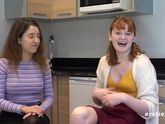 Amateur, Cul, Brunette brune, Doigter, Lesbienne, Huilée, Rousse roux, Rasée