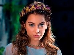 Poupée, Doigter, Poilue, Embrassement, Lesbienne, Masturbation, Dénudage, Nénés