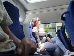 Leie, Blasen, Bus, Sperma im mund, Schwanz, Flashen, Im freien, Öffentlich