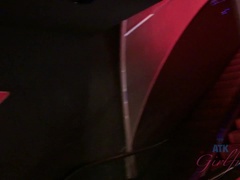 Amateur, Salle de bains, Brunette brune, Masturbation, Piercing, Chatte, Rasée, Nénés