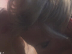 Cul, Gros seins, Blonde, Femme couguar, Tir de sperme, Public, Rétro ancien, Mouillée