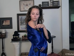 Brunette brune, Poilue, Lingerie, Nue  à poil, Mamelons, Tatouage