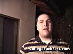 Leie, Studentin, Hochschule, Spermaladung, Aufs gesicht abspritzen, Gruppe, Party, Pov