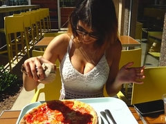 Anal, Vestido, Extremo, Penetracion con dedos, Tacones, Masaje, Público, Bajo la falda