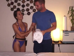 18 ans, Sucer une bite, Brunette brune, Branlette thaïlandaise, Hard, Petite femme, Maigrichonne, Adolescente