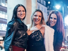 Минет, Член, Собачьи, Ласковые ручки, Милф, Два парня и девушка, Бритые, Втроем