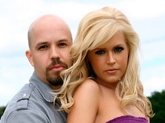 Gros cul, Gros seins, Blonde, Sucer une bite, Tir de sperme, Queue, En levrette, Épouse