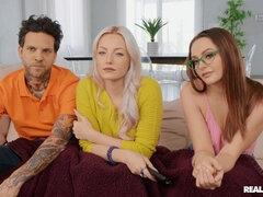 Amerikanisch, Braunhaarige, Betrug, Schwanz, Lecken, Natürlichen titten, Muschi, Hintern versohlen