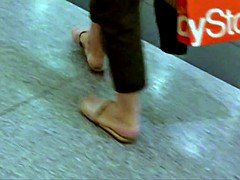 Mature Sexy Feet Soles & Toes In Flat Sandals