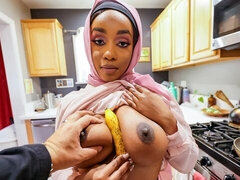 Gros cul, Grosse bite, Gros seins, Sucer une bite, En levrette, Noir ébène, Petite amie, Interracial