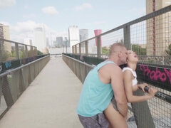 Morena, Sexo duro, Latina, Madres para coger, Mamá, Al aire libre, Público, Coño