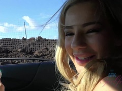 Enthousiasteling, Strand, Blond, Klein, Openbaar, Rok, Tatoeage, Tieten likken