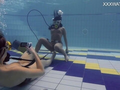 Cul, Hd, Masturbation, Seins naturels, Orgasme, Piscine, Public, Sous marin