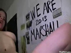 Amateur, Gros seins, Brunette brune, Collège université, Tir de sperme, Dortoir, Hard