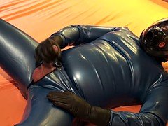 Danielles latex slave masturbation in latex gas mask