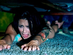 Américain, Gros cul, Gros seins, Brunette brune, Branlette thaïlandaise, Chaussures, Tatouage, Pute