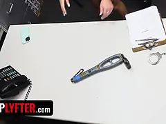 Hinterzimmer, Blondine, Blasen, Spermaladung, Kehlenfick, Aufs gesicht abspritzen, Büro, Jungendliche (18+)