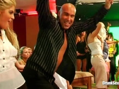 デカチン, デカパイ, フェラチオ, ダンス, ホテル, シャワー, 喫煙, ストッキング
