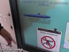 Tussi, Strand, Grosser schwanz, Fingern, Freundin, Pornostars, Öffentlich, Ablutschen