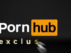 Grosser arsch, Grosse titten, Blasen, Kehlenfick, Natürlichen titten, Muschi, Rasiert, Flotter dreier