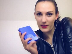 Leie, Braunhaarige, Latex, Masturbation, Dürr, Solo, Jungendliche (18+), Titten