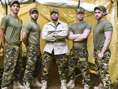 軍人, 気狂い, ゲイ