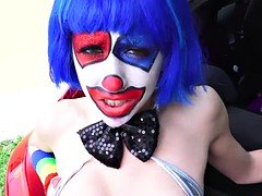 Rubia, Sexo duro, Al aire libre